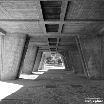 Unité d'Habitation Marseille - Le Corbusier - kolommen op de begane grond